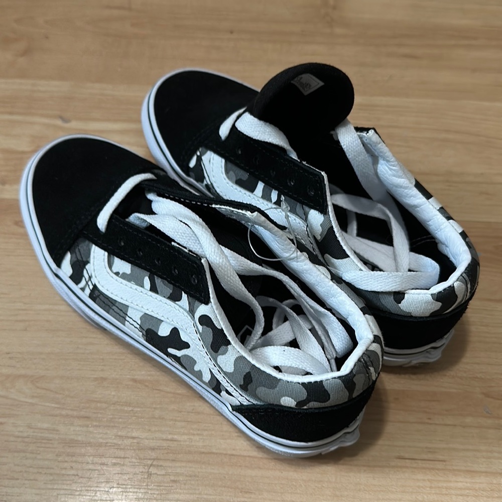 Vans Old Skool NWT lace ups Sz 1